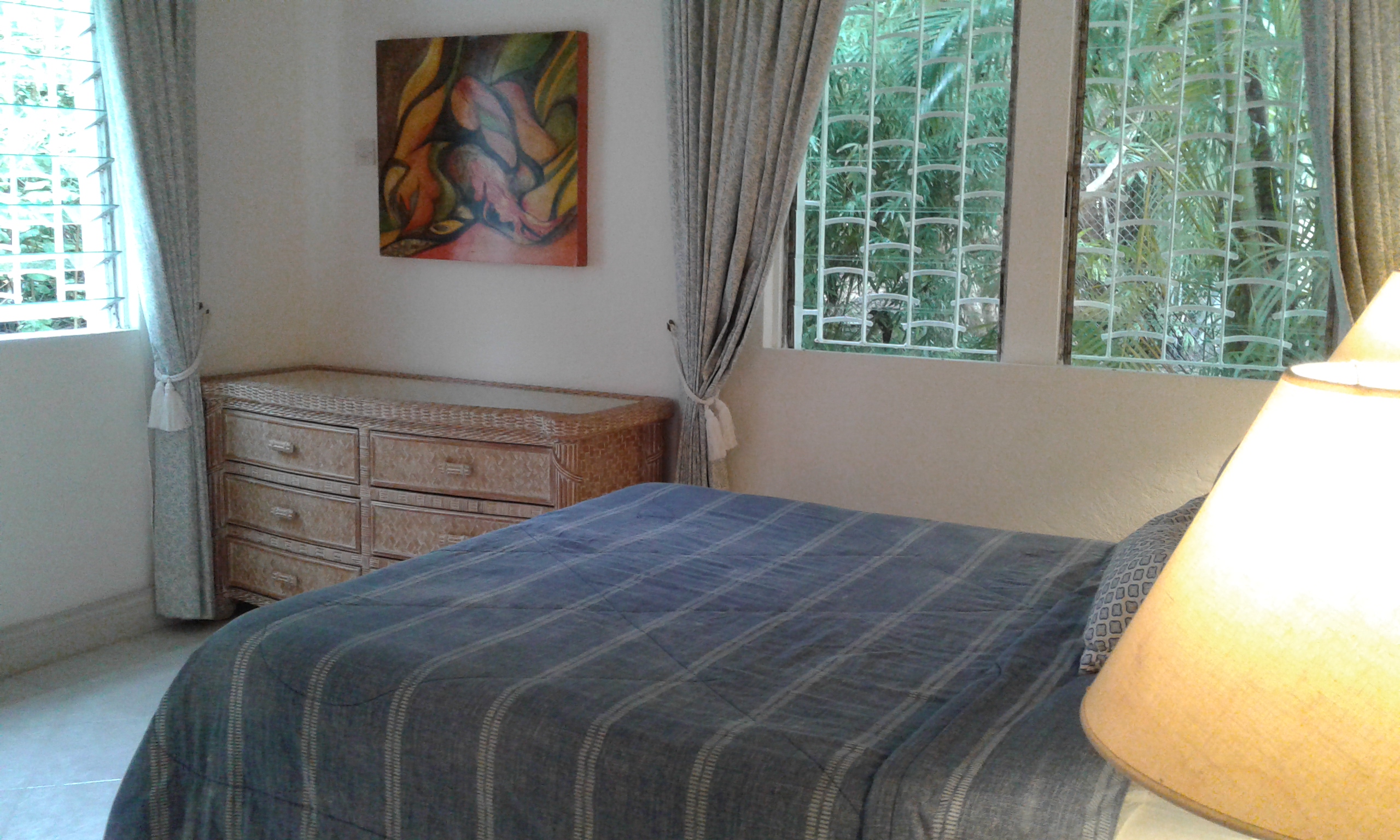 Master Bedroom with en-suite dressing & bathroom 